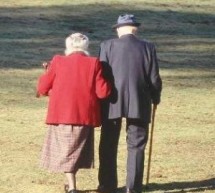 Persoanele vârstnice şi cuplurile care aniversează 50 de ani de căsătorie vor fi premiate de municipalitatea Mediaş