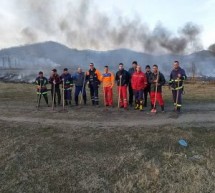 Pompierii voluntari din Copșa Mică sprijină cetățenii care vor să efectueze arderi controlate de vegetație