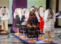 Expoziție cu cămăși tradiționale din categoria „Tezaur” a Muzeului „Astra”