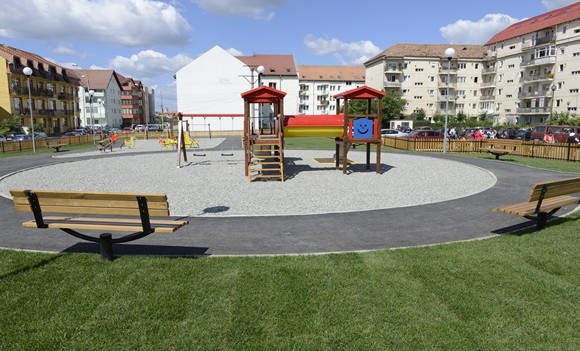 Primăria pregăteşte achiziţia de echipamente pentru locuri de joacă din Sibiu
