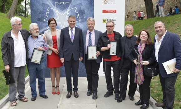 Primarul Klaus Iohannis a decernat alte şapte stele pe Sibiu – Walk of Fame