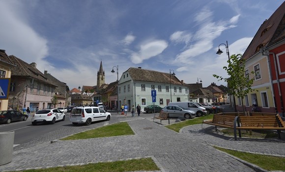 150 de bănci noi vor fi montate în municipiul Sibiu
