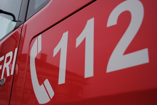 Pompierii din Sibiu au transportat o femeie supraponderală la ambulanță
