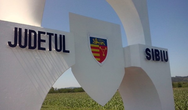 Consiliul Judeţean Sibiu a reabilitat indicatoarele de intrare în judeţ