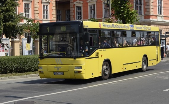 Sibiu: Elevii beneficiază de reducere la abonamentul pentru transportul public