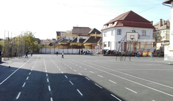 Sibiu: Curțile școlilor se deschid pentru activități sportive