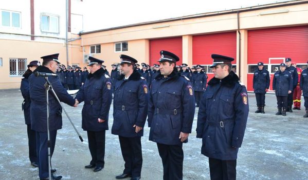 Patru pompieri din cadrul ISU Sibiu avansați în grad, înainte de termen