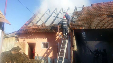 Incendii produse în weekend în Șura Mare, Velț, Miercurea Sibiului, Apoldu de Jos și Mag