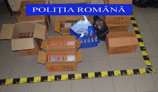 Articole pirotehnice deținute în scopul comercializării, depistate de polițiști în locuința mai multor persoane din Racovița