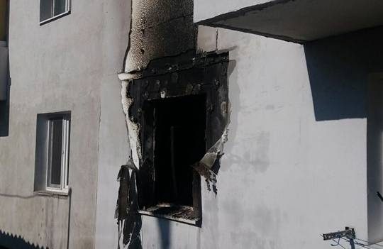 Incendiu izbucnit la parterul unui bloc din Mediaș