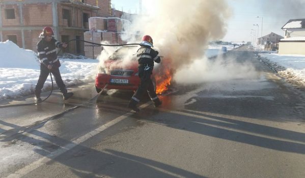Un autoturism a luat foc azi în Sibiu