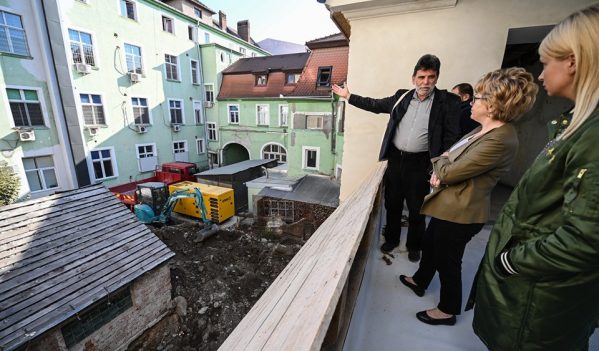 Lucrările de reabilitare a clădirii Băii Populare din Sibiu sunt în curs